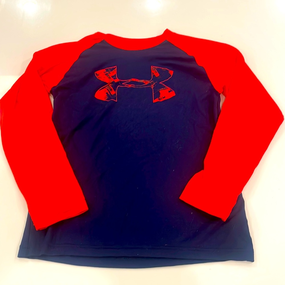 Under Armour loose fit long sleeve shirt size Youth XS